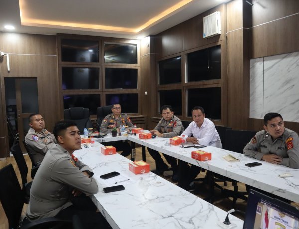 **Personel Polres Tasikmalaya Kota Ikuti Kegiatan Zoom Meeting di Aula CC**