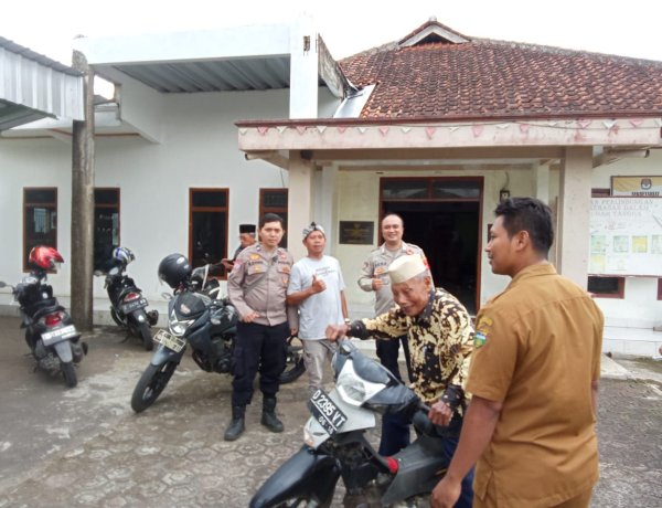 Polsek Sukaresik Tingkatkan Sambang Warga Sampaikan Pesan Kamtibmas 